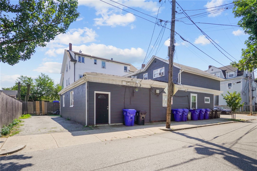 44 West Avenue