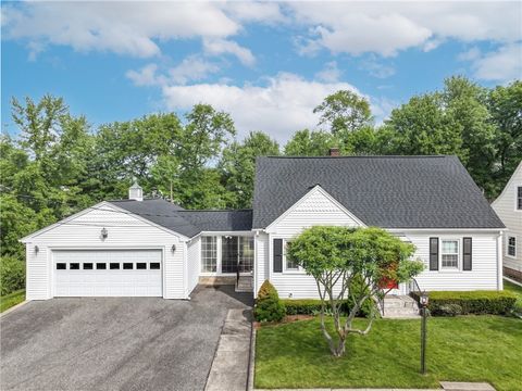 47 Dartmouth Avenue East Providence RI 02915