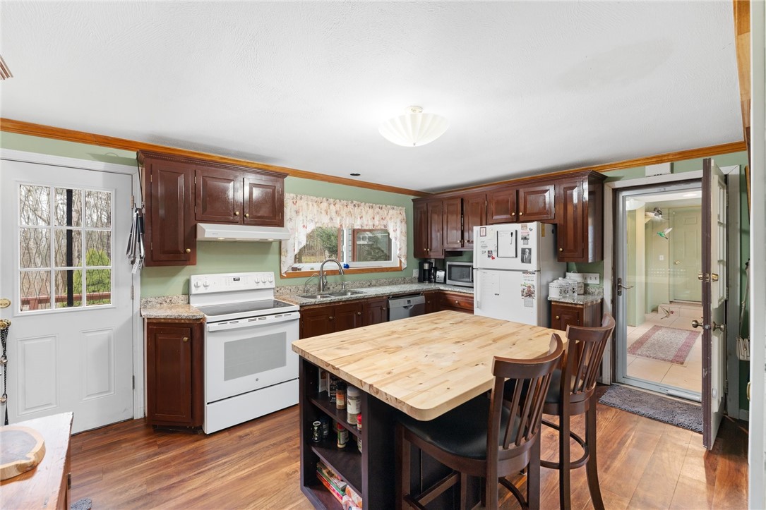 Richmond, Rhode Island 02892, United States, 3 Bedrooms Bedrooms, ,2 BathroomsBathrooms,Residential,Pending,200597