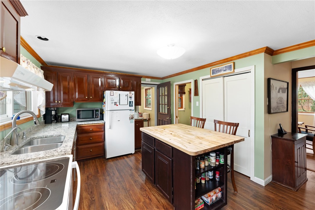 Richmond, Rhode Island 02892, United States, 3 Bedrooms Bedrooms, ,2 BathroomsBathrooms,Residential,Pending,200597