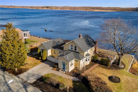 2 Palmer Street Barrington RI 02806