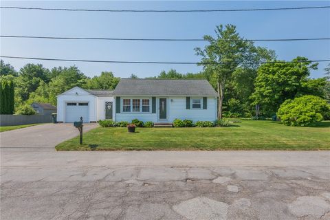 Single Family Residence in Smithfield RI 7 Garden Avenue.jpg