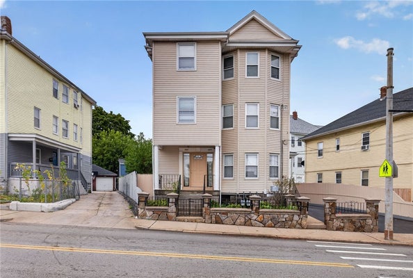 484 WEEDEN ST, PAWTUCKET, RI 02860 - Image c7fc9fbab2e65ebc7c5a93df4bc5c2cb/2245542475