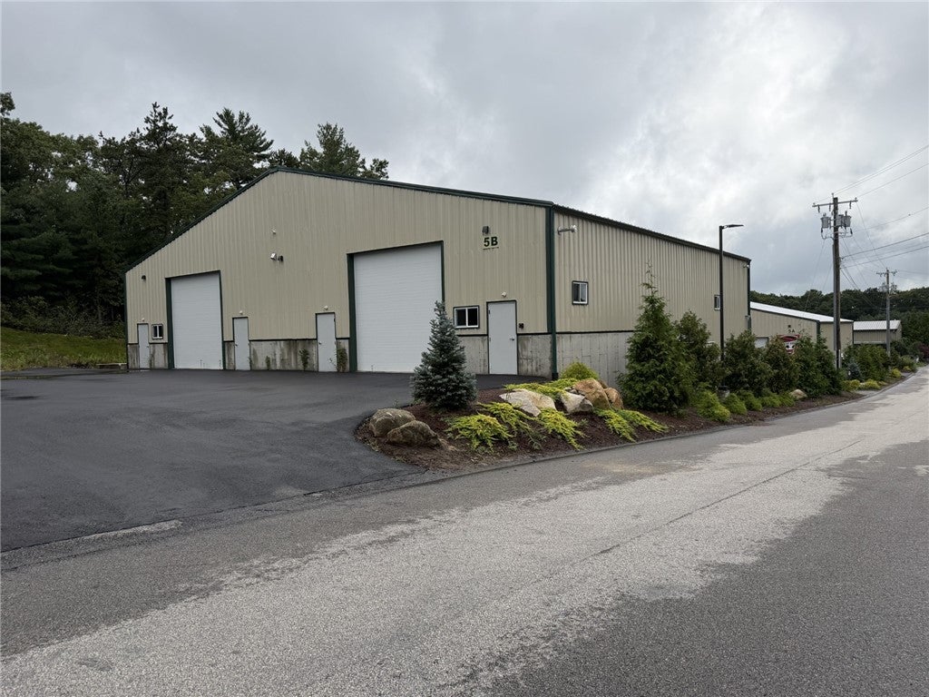 111 Hopkins Hill Rd Road