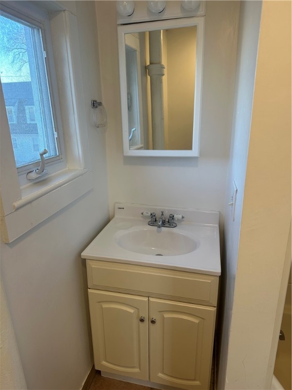 Westerly, Rhode Island 02891, United States, 2 Bedrooms Bedrooms, ,1 BathroomBathrooms,Residential,Active,257640