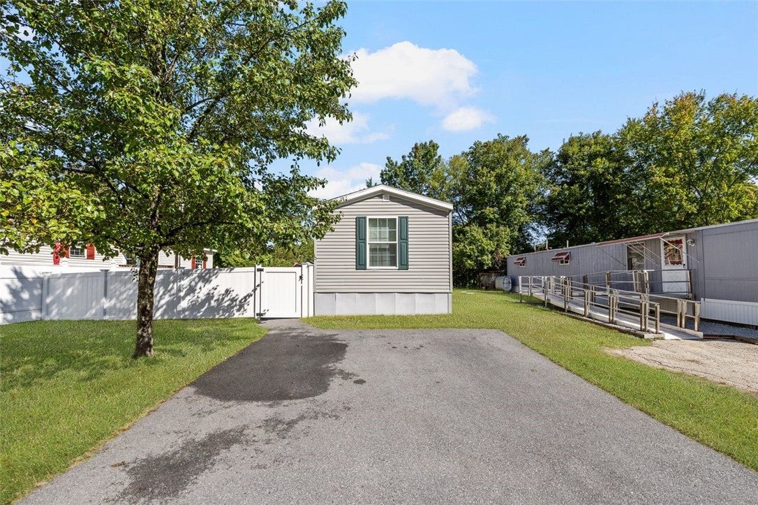 10 Pond Road