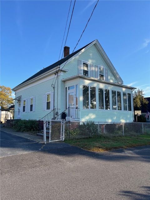 11 Cole St Street Bristol RI 02809
