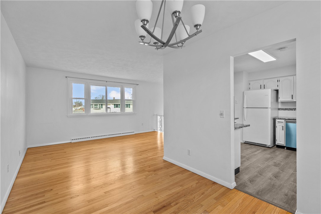 Middletown, Rhode Island 02842, United States, 4 Bedrooms Bedrooms, ,2 BathroomsBathrooms,Residential,Pending,16833