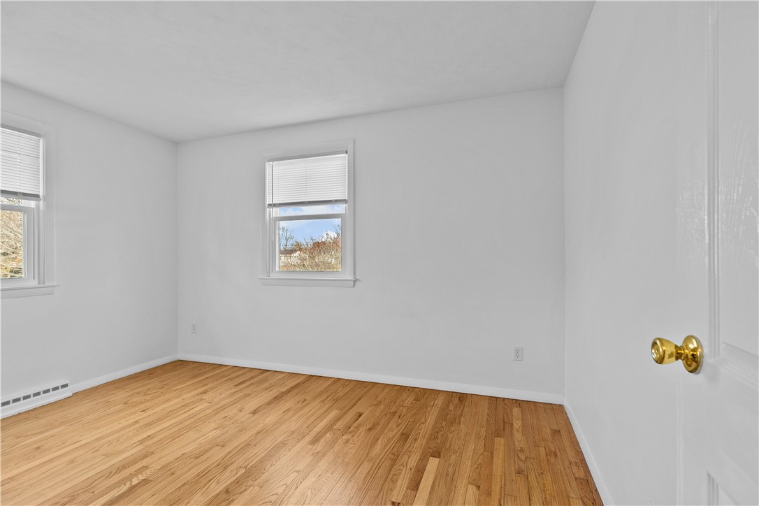 Middletown, Rhode Island 02842, United States, 4 Bedrooms Bedrooms, ,2 BathroomsBathrooms,Residential,Pending,16833