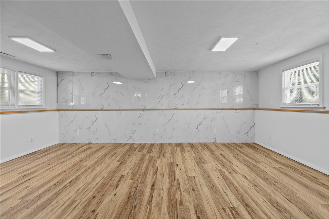 Middletown, Rhode Island 02842, United States, 4 Bedrooms Bedrooms, ,2 BathroomsBathrooms,Residential,Pending,16833