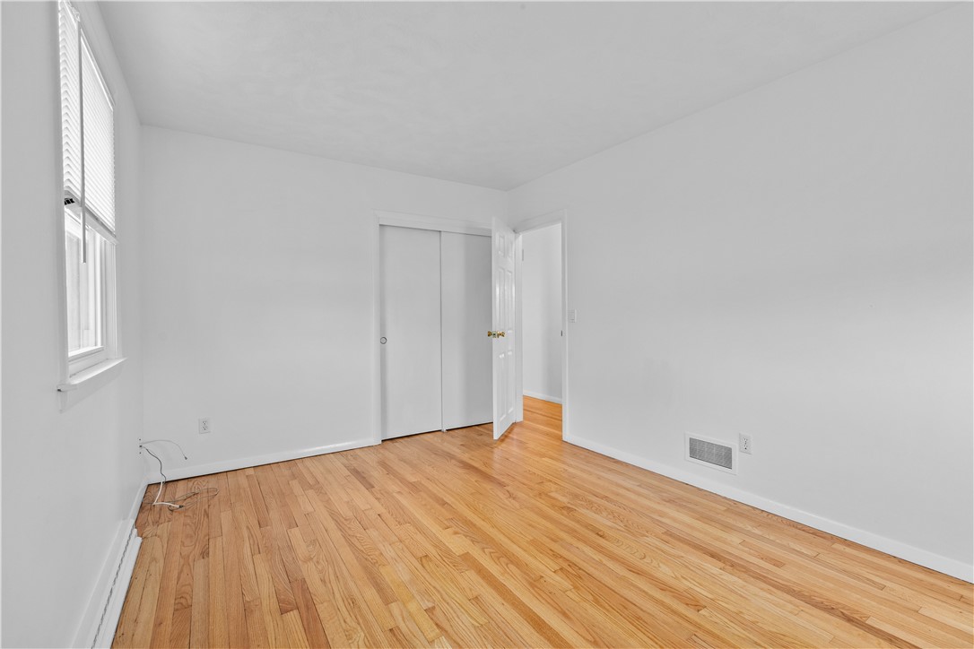 Middletown, Rhode Island 02842, United States, 4 Bedrooms Bedrooms, ,2 BathroomsBathrooms,Residential,Pending,16833