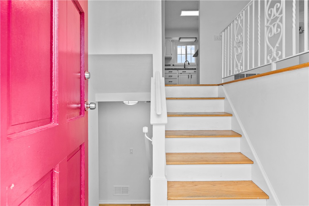 Middletown, Rhode Island 02842, United States, 4 Bedrooms Bedrooms, ,2 BathroomsBathrooms,Residential,Pending,16833