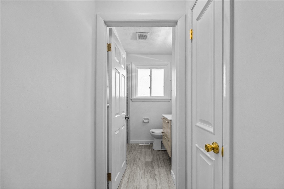 Middletown, Rhode Island 02842, United States, 4 Bedrooms Bedrooms, ,2 BathroomsBathrooms,Residential,Pending,16833