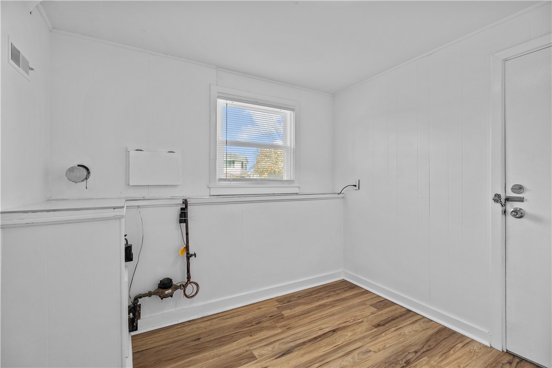 Middletown, Rhode Island 02842, United States, 4 Bedrooms Bedrooms, ,2 BathroomsBathrooms,Residential,Pending,16833