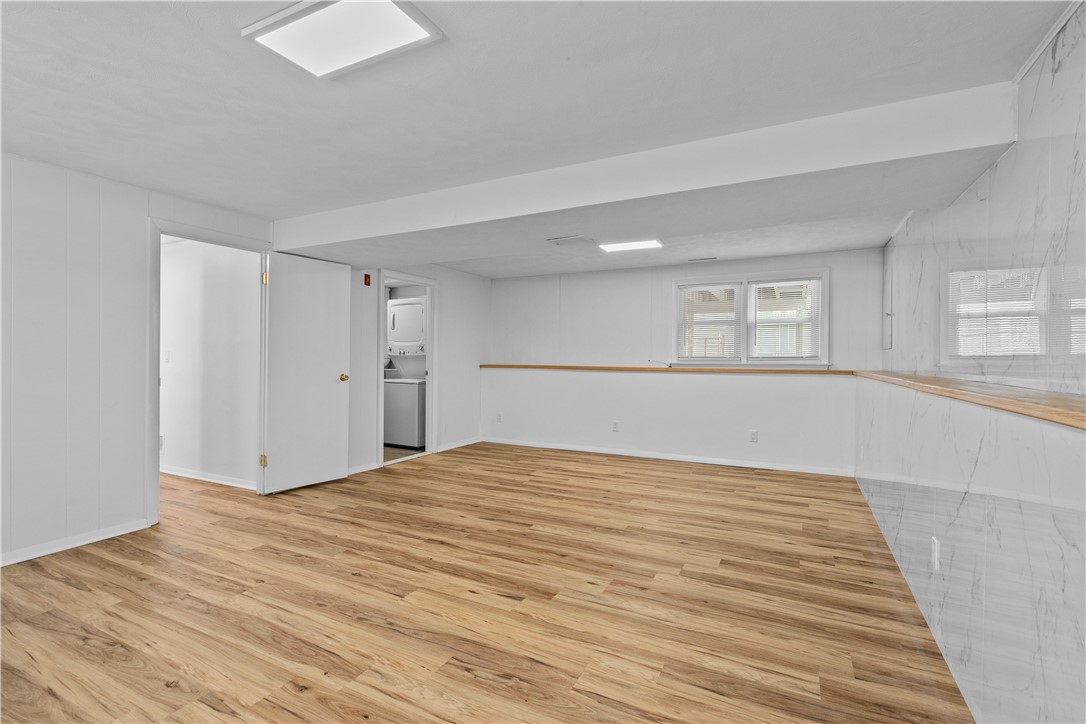 Middletown, Rhode Island 02842, United States, 4 Bedrooms Bedrooms, ,2 BathroomsBathrooms,Residential,Pending,16833