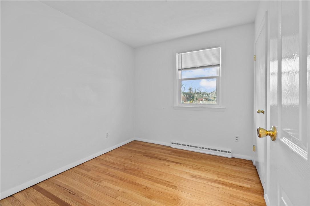 Middletown, Rhode Island 02842, United States, 4 Bedrooms Bedrooms, ,2 BathroomsBathrooms,Residential,Pending,16833