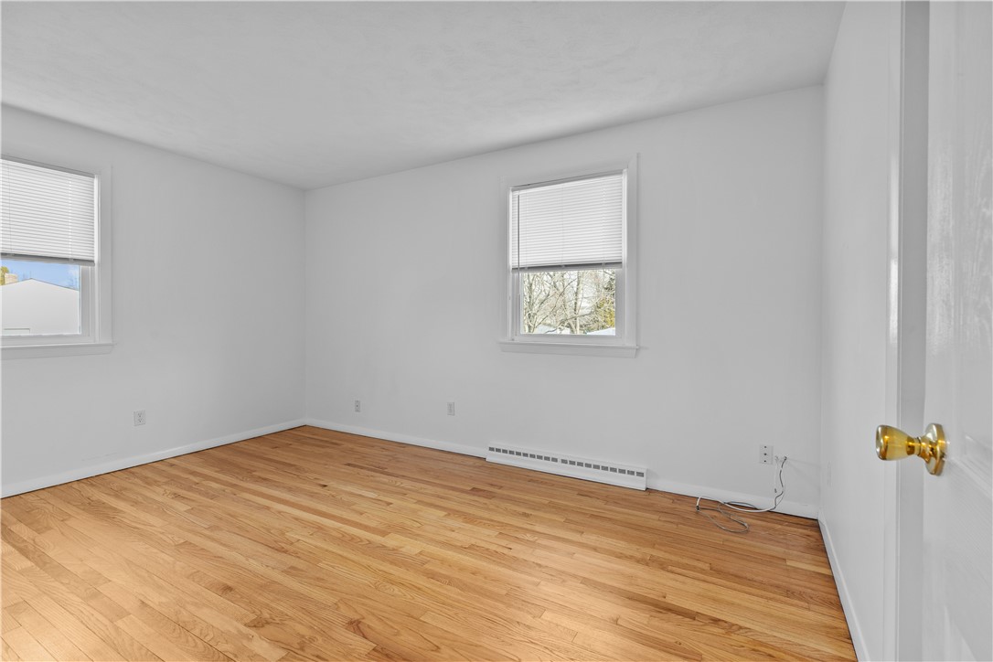 Middletown, Rhode Island 02842, United States, 4 Bedrooms Bedrooms, ,2 BathroomsBathrooms,Residential,Pending,16833