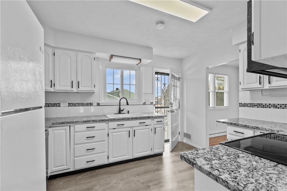 Middletown, Rhode Island 02842, United States, 4 Bedrooms Bedrooms, ,2 BathroomsBathrooms,Residential,Pending,16833