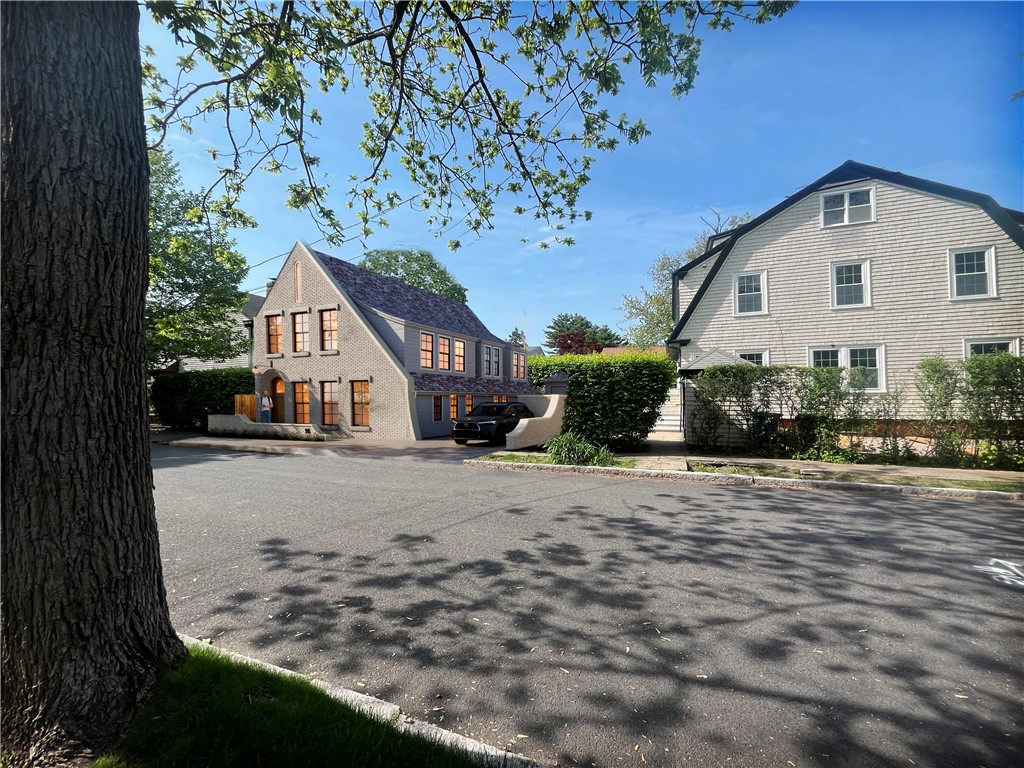 16 Morrison Street