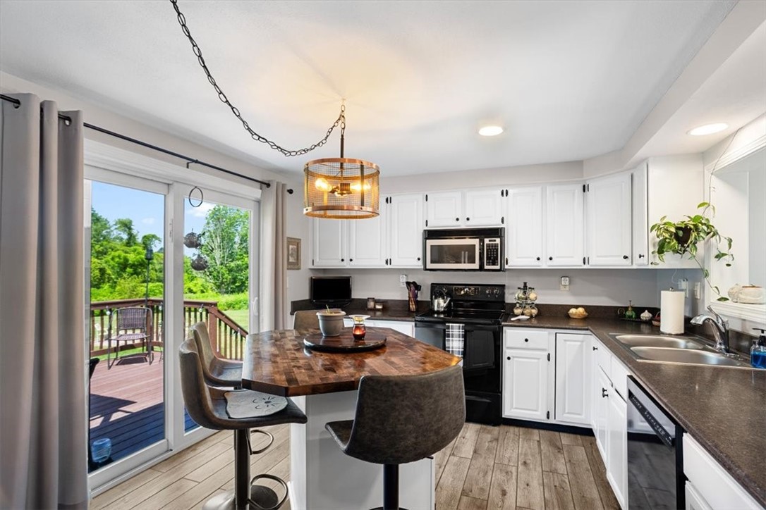 Sterling, Connecticut 06377, United States, 2 Bedrooms Bedrooms, ,1 BathroomBathrooms,Residential,Active,174329