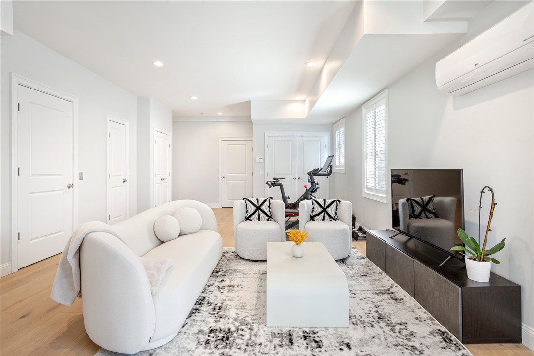 10 Kettle Point Avenue