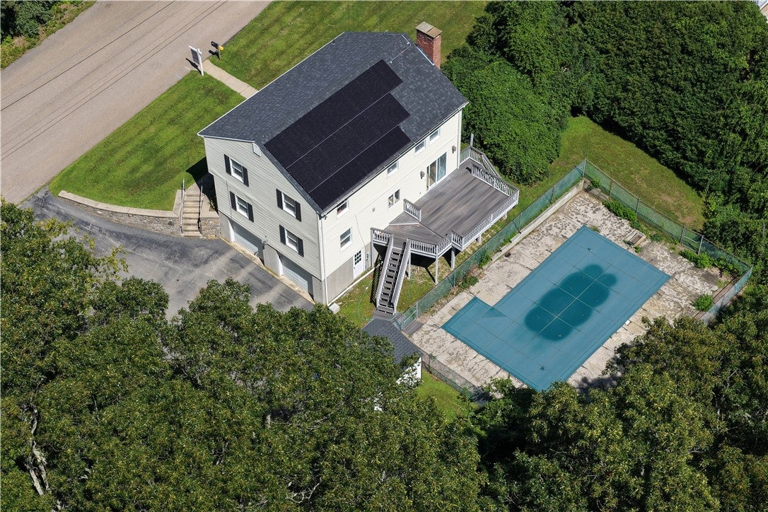 8 Pequot Avenue