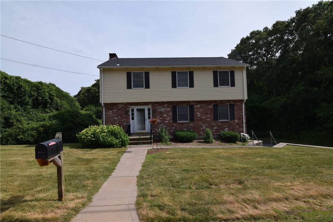 8 Pequot Avenue