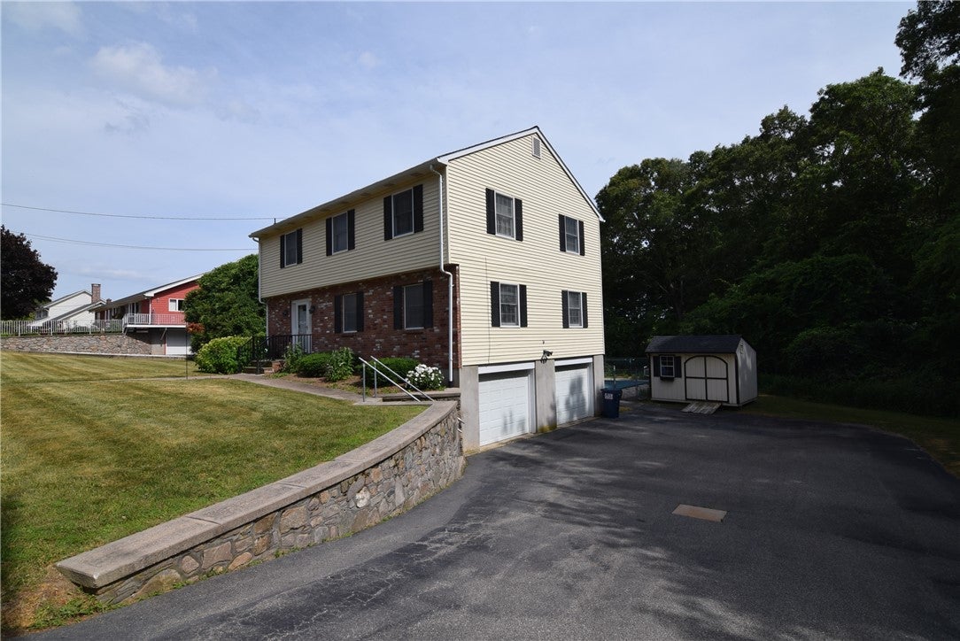 8 Pequot Avenue