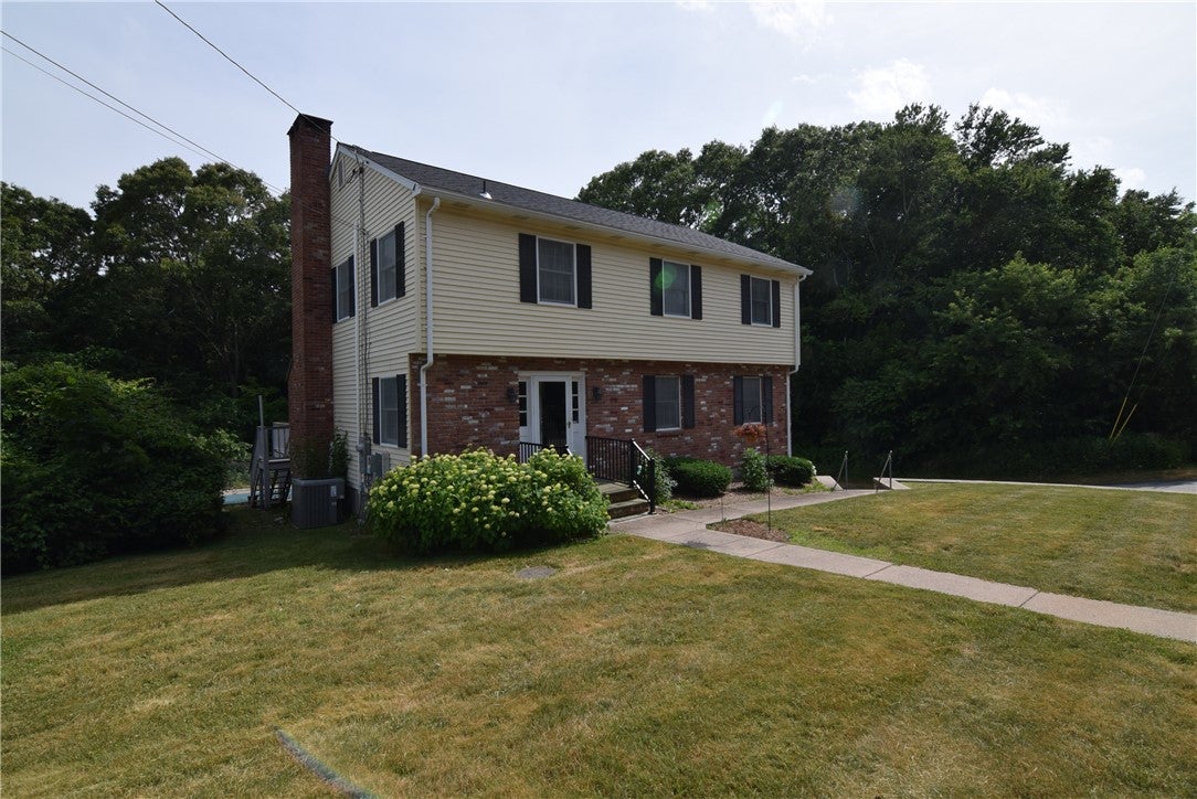 8 Pequot Avenue