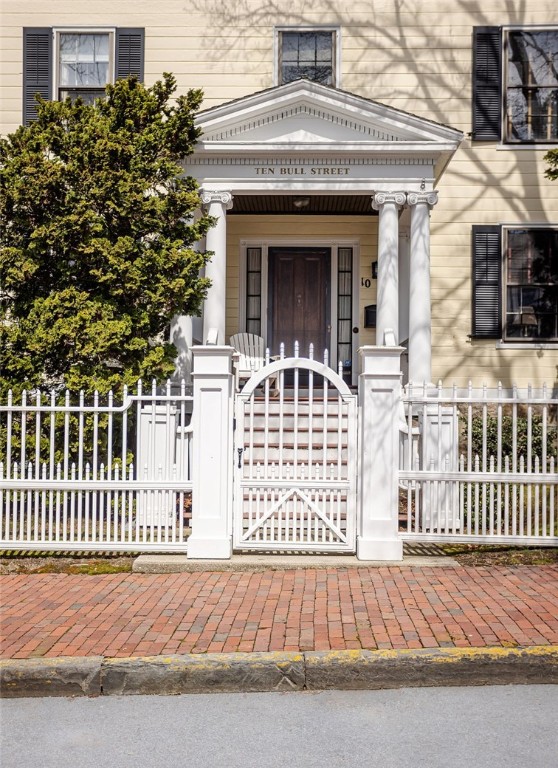 10 Bull Street
