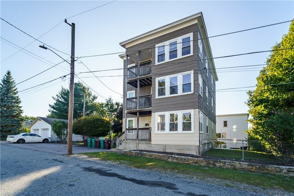 228 VALLEY ST, WOONSOCKET, RI 02895 - Image cab0e1ab1d154b5a346c8aefd1cebe2d/991482340