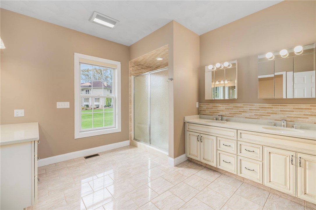 Cranston, Rhode Island, 02921, United States, 3 Bedrooms Bedrooms, ,3 BathroomsBathrooms,Residential,Active,2043797