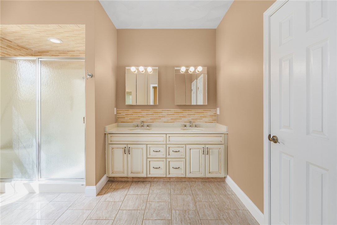Cranston, Rhode Island, 02921, United States, 3 Bedrooms Bedrooms, ,3 BathroomsBathrooms,Residential,Active,2043797