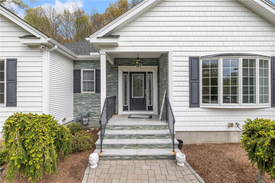 Cranston, Rhode Island, 02921, United States, 3 Bedrooms Bedrooms, ,3 BathroomsBathrooms,Residential,Active,2043797