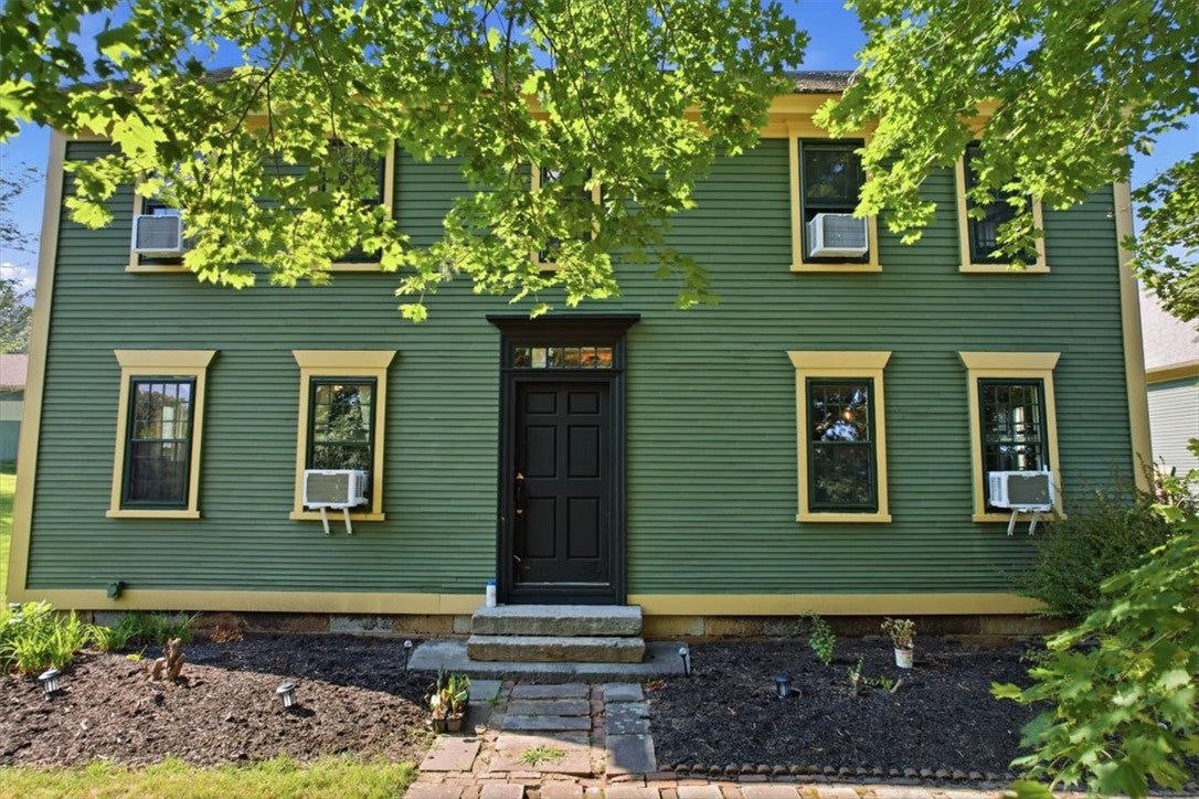32 Equestrian Way