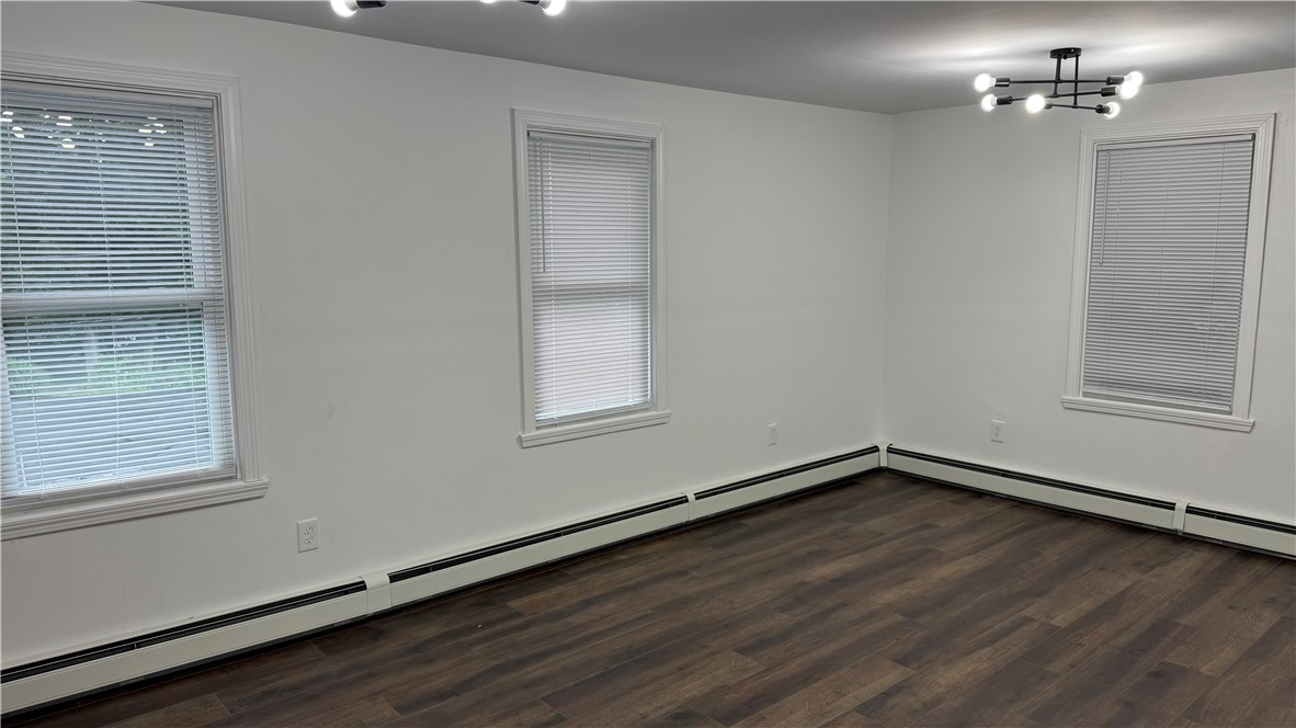 40 E Greenwich Avenue