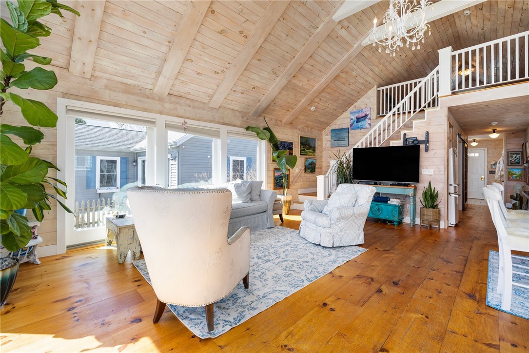 Warwick, Rhode Island 02888, United States, 2 Bedrooms Bedrooms, ,3 BathroomsBathrooms,Residential,Active,92544