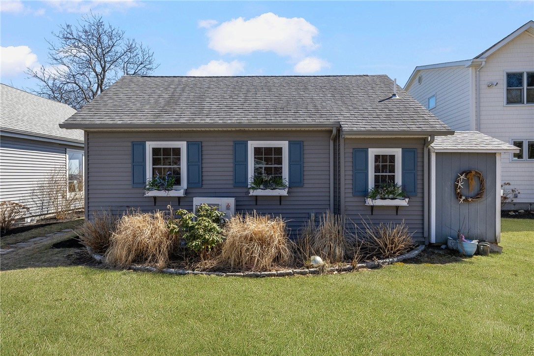 Warwick, Rhode Island 02888, United States, 2 Bedrooms Bedrooms, ,3 BathroomsBathrooms,Residential,Active,92544