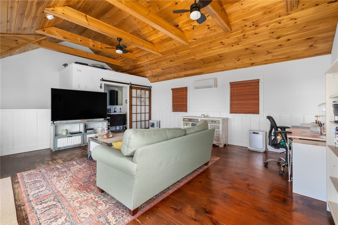 Warwick, Rhode Island 02888, United States, 2 Bedrooms Bedrooms, ,3 BathroomsBathrooms,Residential,Active,92544