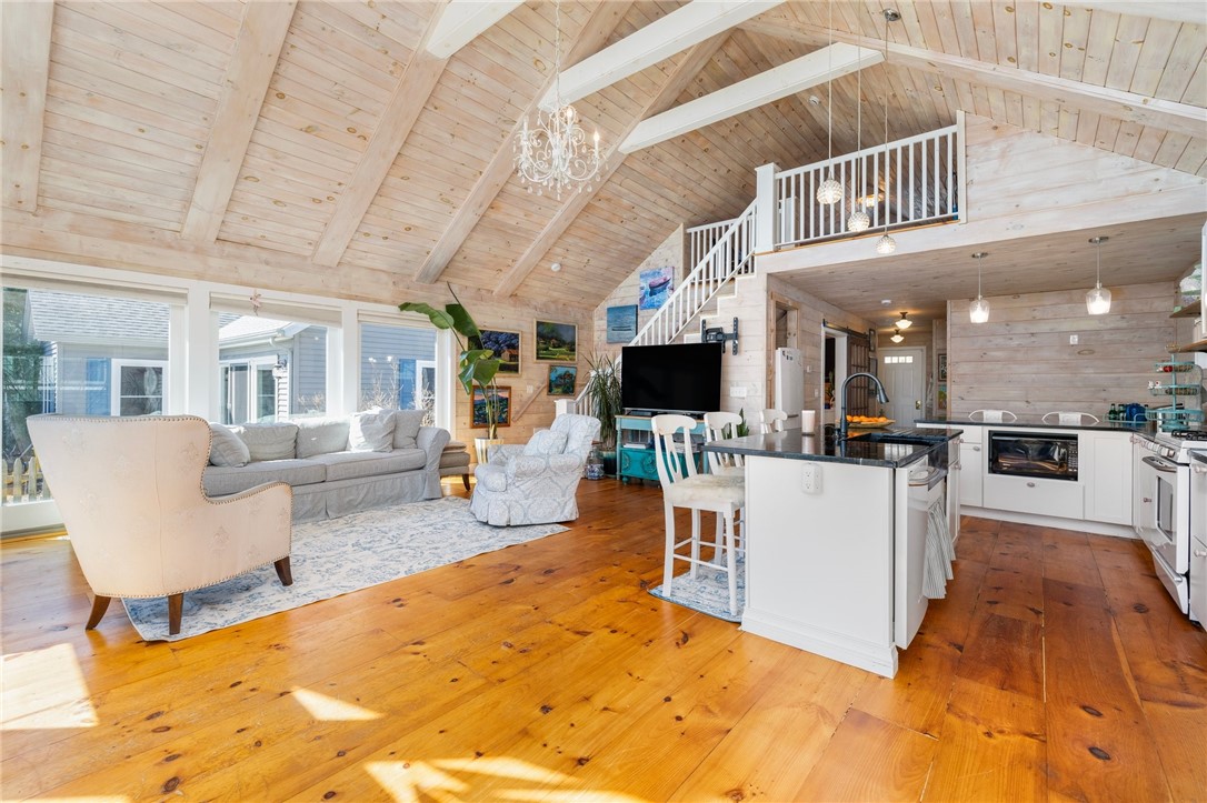 Warwick, Rhode Island 02888, United States, 2 Bedrooms Bedrooms, ,3 BathroomsBathrooms,Residential,Active,92544