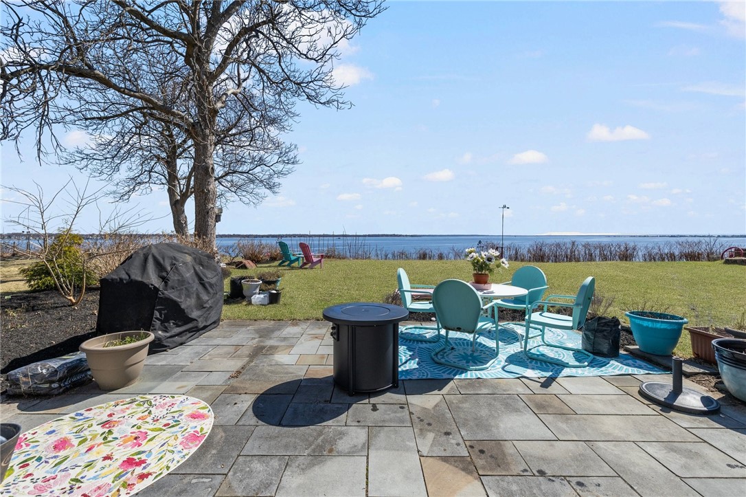 Warwick, Rhode Island 02888, United States, 2 Bedrooms Bedrooms, ,3 BathroomsBathrooms,Residential,Active,92544