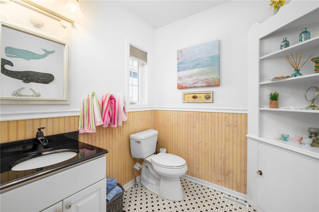 Warwick, Rhode Island 02888, United States, 2 Bedrooms Bedrooms, ,3 BathroomsBathrooms,Residential,Active,92544