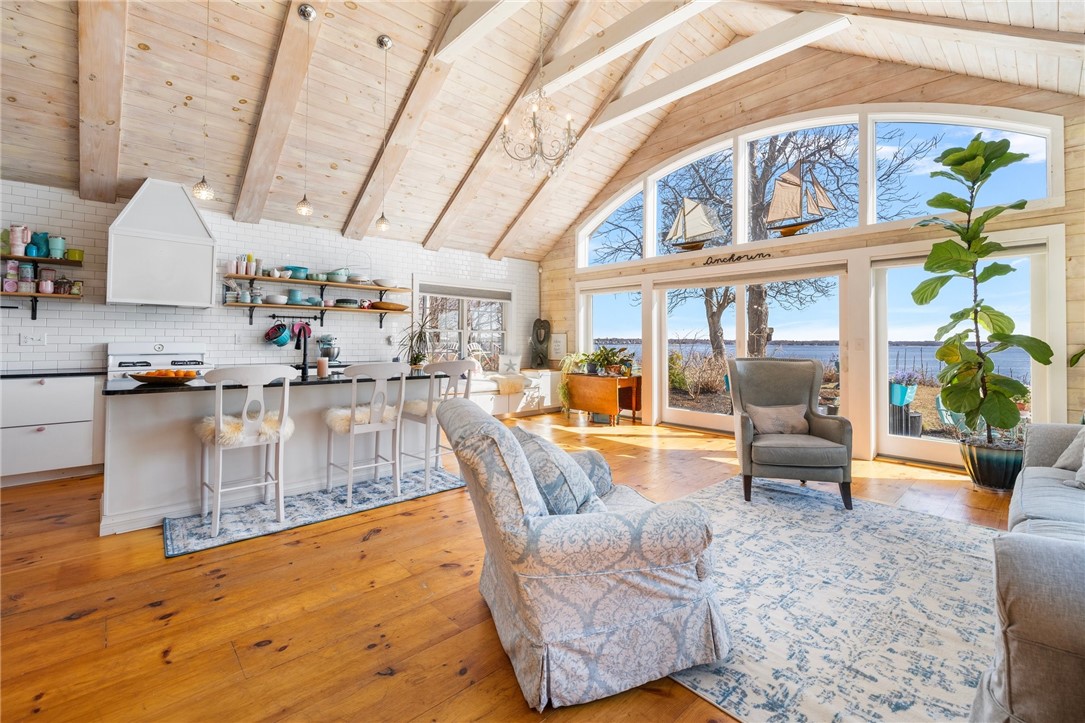 Warwick, Rhode Island 02888, United States, 2 Bedrooms Bedrooms, ,3 BathroomsBathrooms,Residential,Active,92544