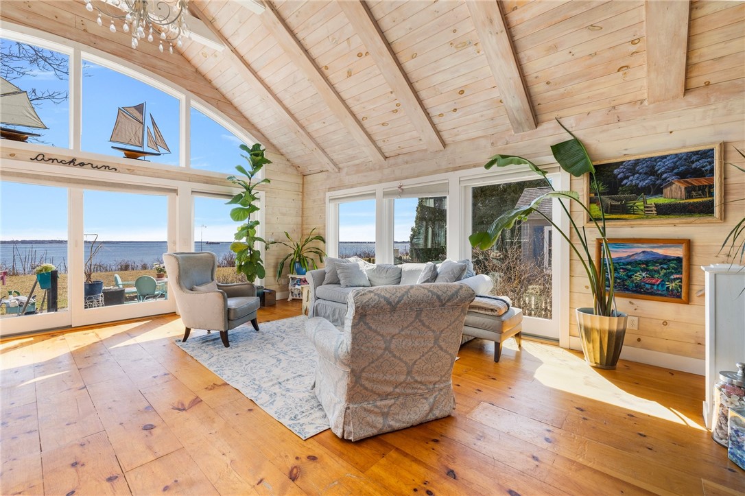 Warwick, Rhode Island 02888, United States, 2 Bedrooms Bedrooms, ,3 BathroomsBathrooms,Residential,Active,92544