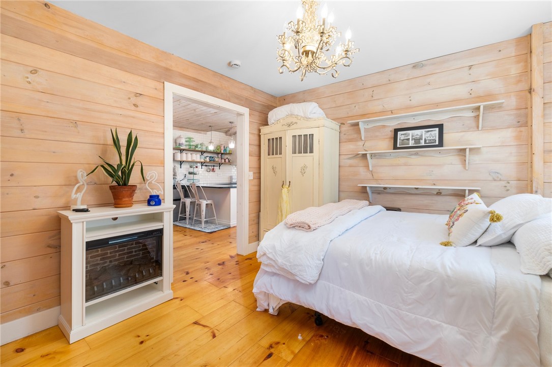 Warwick, Rhode Island 02888, United States, 2 Bedrooms Bedrooms, ,3 BathroomsBathrooms,Residential,Active,92544