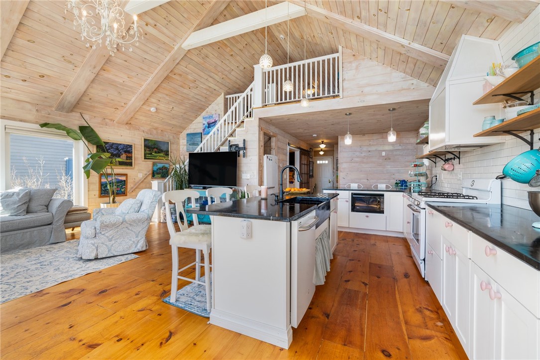 Warwick, Rhode Island 02888, United States, 2 Bedrooms Bedrooms, ,3 BathroomsBathrooms,Residential,Active,92544