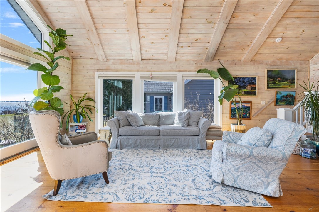 Warwick, Rhode Island 02888, United States, 2 Bedrooms Bedrooms, ,3 BathroomsBathrooms,Residential,Active,92544