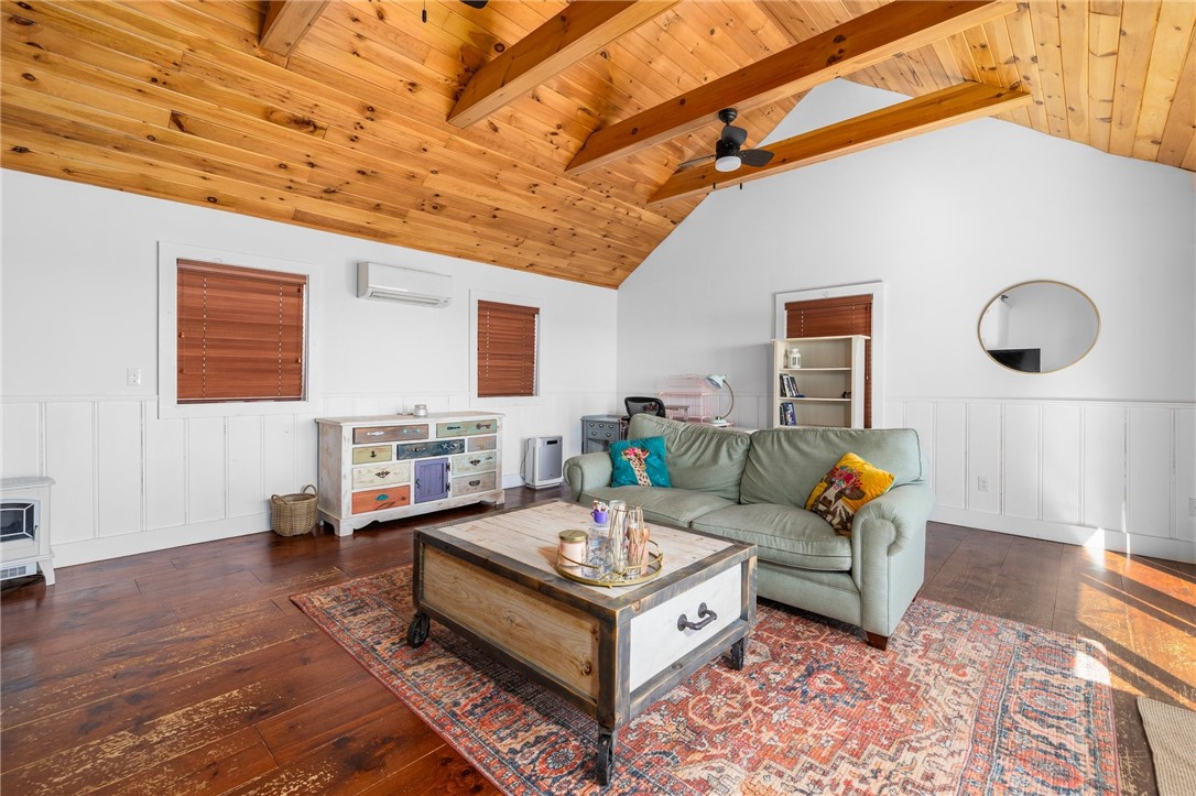 Warwick, Rhode Island 02888, United States, 2 Bedrooms Bedrooms, ,3 BathroomsBathrooms,Residential,Active,92544