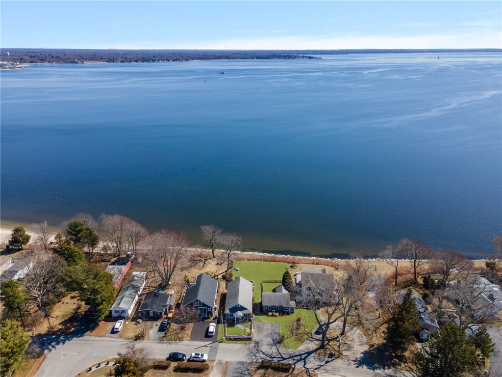 Warwick, Rhode Island 02888, United States, 2 Bedrooms Bedrooms, ,3 BathroomsBathrooms,Residential,Active,92544