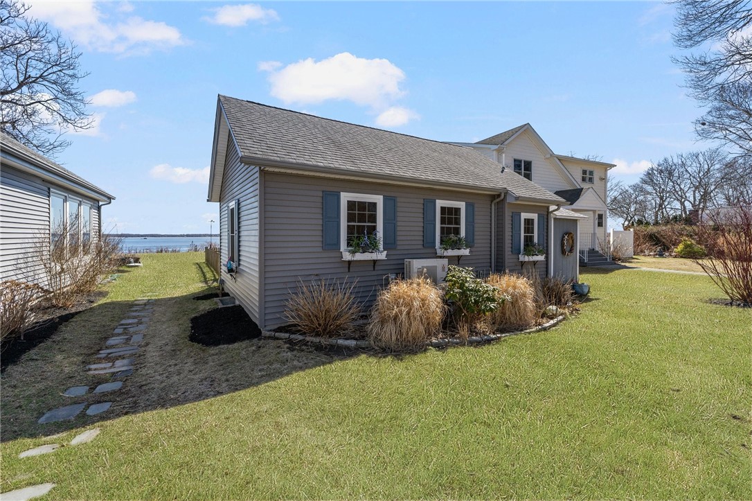 Warwick, Rhode Island 02888, United States, 2 Bedrooms Bedrooms, ,3 BathroomsBathrooms,Residential,Active,92544